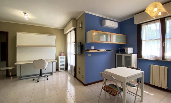 Vercelli Apartamento | Homerez - Bonito apartamento para 2 pers. con balcón en Vercelli