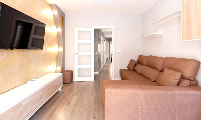 Reus Apartamento | Homerez - Big appartement for 9 ppl. with balcony at Reus