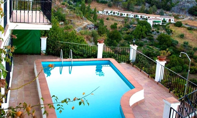 Grazalema Chalet De Esquí | Homerez - Chalet a la montaña para 12 pers. con piscina y terraza en Grazalema