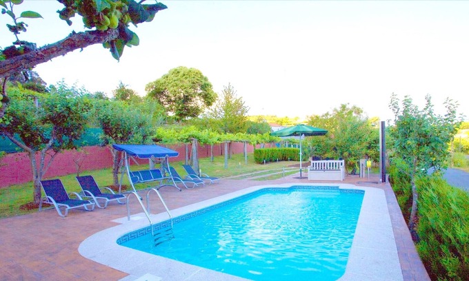 Cuntis Casa | Homerez - Casa a 18 km de la playa para 12 pers. con piscina y terraza en Cuntis