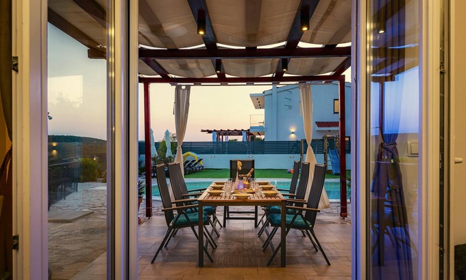 Jadrtovac Casa | Homerez - Big house 5 km away from the beach for 9 ppl. with swimming-pool