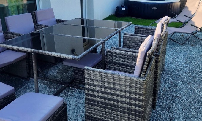 Saint-Mard Casa | Homerez - Big house for 9 ppl. with jacuzzi and terrace at Saint-Mard