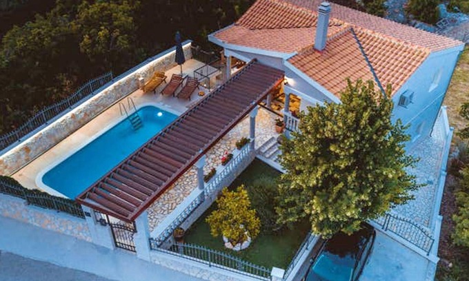 Zagvozd Villa | Homerez - Grande villa a 15 km de la playa para 9 pers. con piscina y jacuzzi