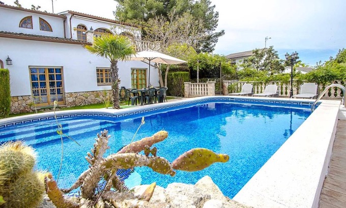 Castellet i la Gornal Villa | Homerez - Grande villa a 8 km de la playa para 9 pers. con piscina en Rocallisa