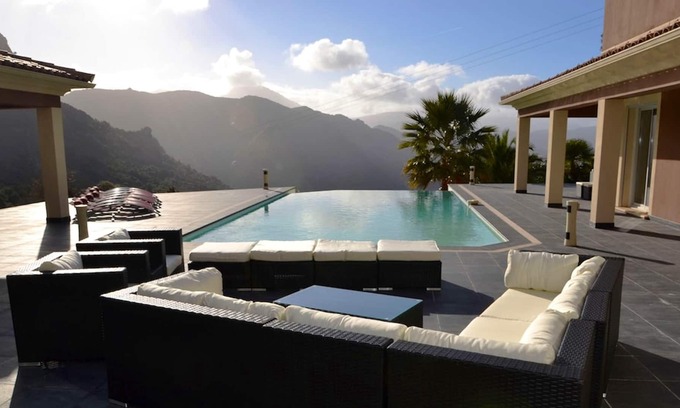 Ocana Villa | Homerez - Grande villa para 12 pers. con piscina, jardín y terraza en Ocana