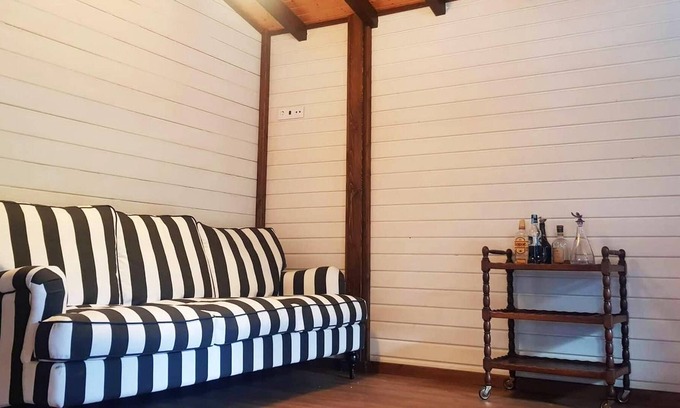 Branca Chalet De Esquí | Homerez - Chalet a la montaña para 4 pers. con piscina compartida y balcón