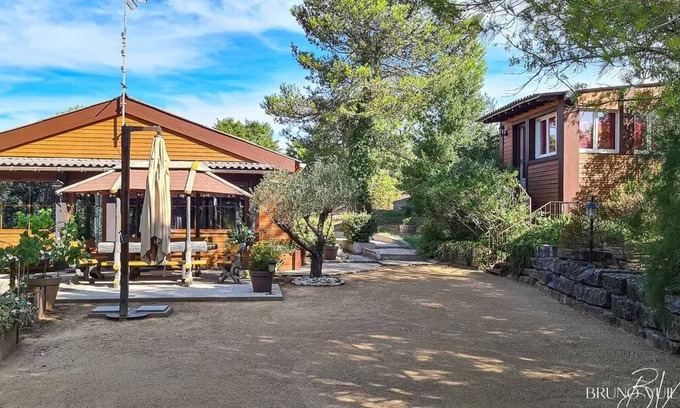 Ventenac-Cabardes Casa | Homerez - Chalets + pool in Ventenac-Cabardès