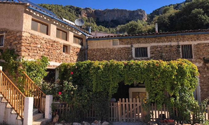 Beas de Segura Chalet De Esquí | Homerez - Chalet for 12 ppl. with swimming-pool and terrace at Beas de Segura