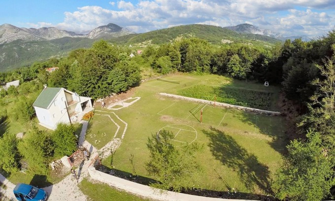 Vrbanje Chalet De Esquí | Homerez - Chalet en Herceg Novi