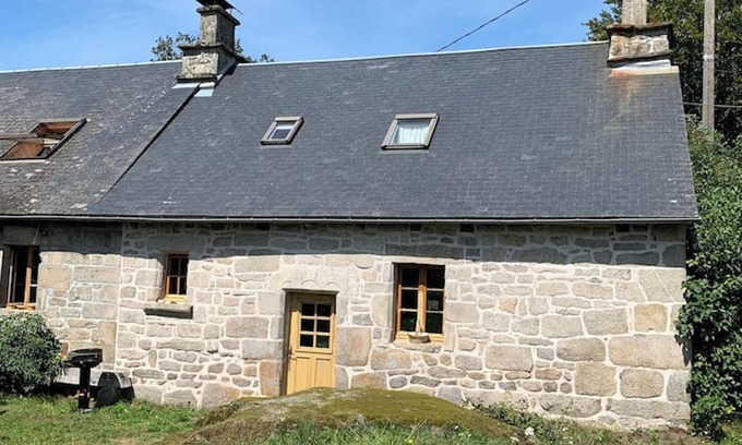 Chaumeil Casa | Homerez - Encantadora casa de granito en Chaumeil con jardín privado.