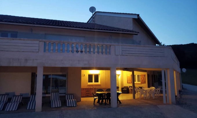 Saint-Gery Casa | Homerez - Casa encantadora en Saint-Géry con piscina compartida