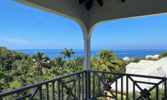 Riviere-Sens Casa | Homerez - Casa encantadora en Gourbeyre con vistas al mar y montañas