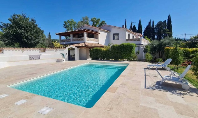 Villecroze Villa | Homerez - Villa encantadora en Villecroze con piscina privada