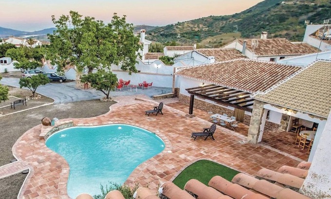 Mondron Villa | Homerez - Encantadora Villa en Mondrón con Piscina Privada