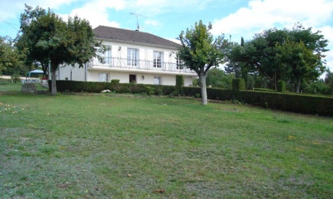 Mensignac Apartamento | Homerez - Apartamento cómodo en Mensignac cerca del campo