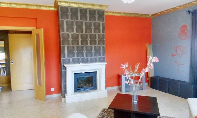 Ourem Apartamento | Homerez - Apartamento cómodo con vista a la montaña - 90 m² - Chimenea