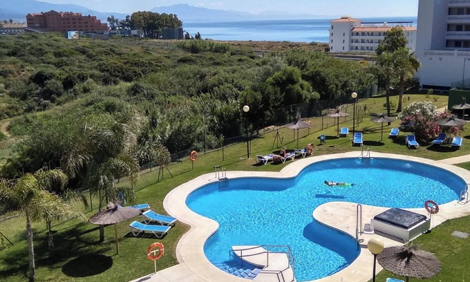 Puerto de la Duquesa Apartamento | Homerez - Apartamento cómodo en Manilva, 80m², piscina