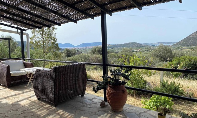 Ermionida Casa | Homerez - Casa cómoda con vistas al mar y la montaña en Ermioni