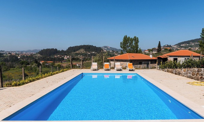 Castelo de Paiva Casa | Homerez - Casa confortable en Fornos con piscina compartida