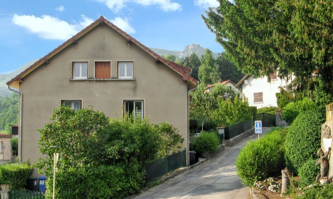 Salins-les-Bains Apartamento | Homerez - Apto acogedor Salins-les-Bains