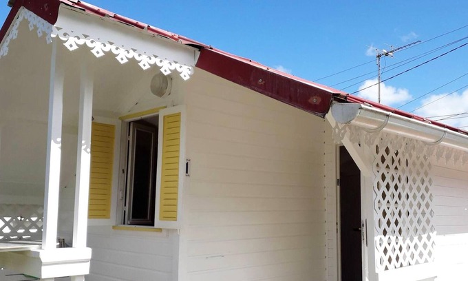 Fontaine de Moutte Casa | Homerez - Cosy Bungalow in Fort-de-France with Garden