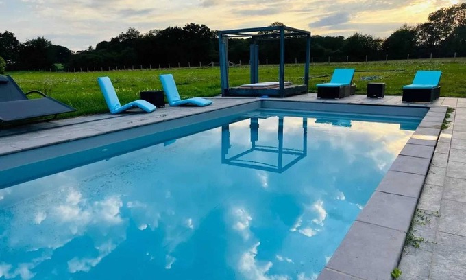 Beauchene Villa | Homerez - Villa elegante en Beauchêne con piscina privada