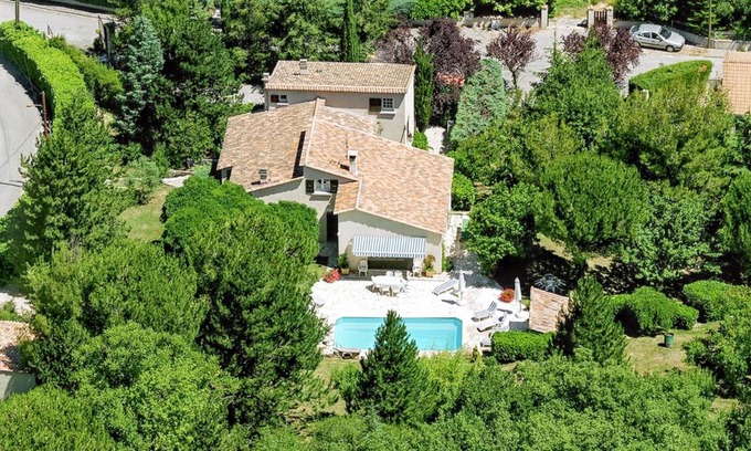 Cereste Villa | Homerez - Villa Elegante en Céreste con Piscina Privada y Jacuzzi