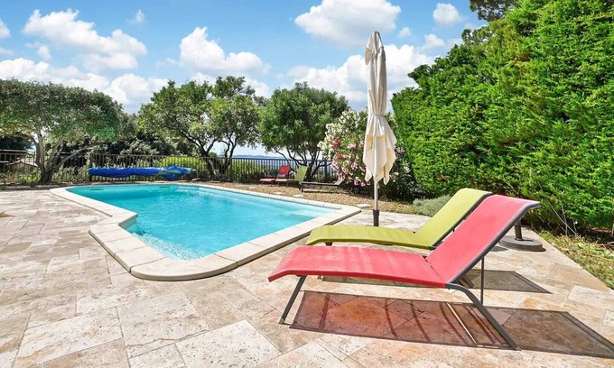 Eyragues Villa | Homerez - Encantadora Villa con Piscina Privada en Eyragues