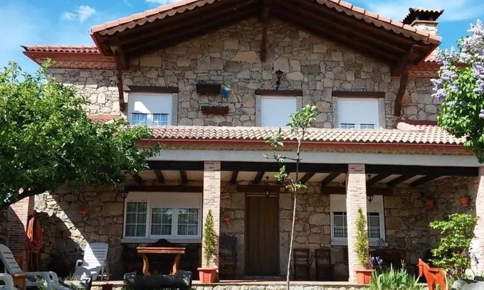 Navarredonda de Gredos Casa | Homerez - Casa espaciosa en Navarredonda, vista a la montaña