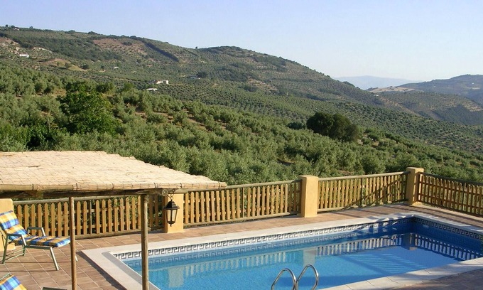 Montefrio Casa | Homerez - Casa para 6 pers. con piscina, jardín y terraza en Montefrío