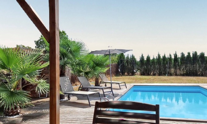 Bazac Villa | Homerez - Villa familiar en Bazac con piscina privada
