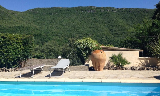 Saint-Julien-de-la-Nef Casa | Homerez - Casa para 6 pers. con piscina compartida en Saint-Julien-de-la-Nef