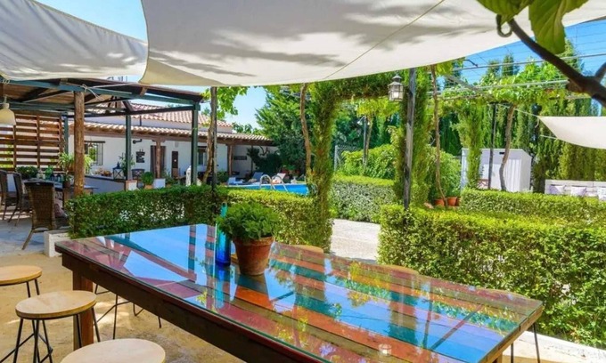 Chimeneas Villa | Homerez - Gran Villa en Chimeneas, piscina privada