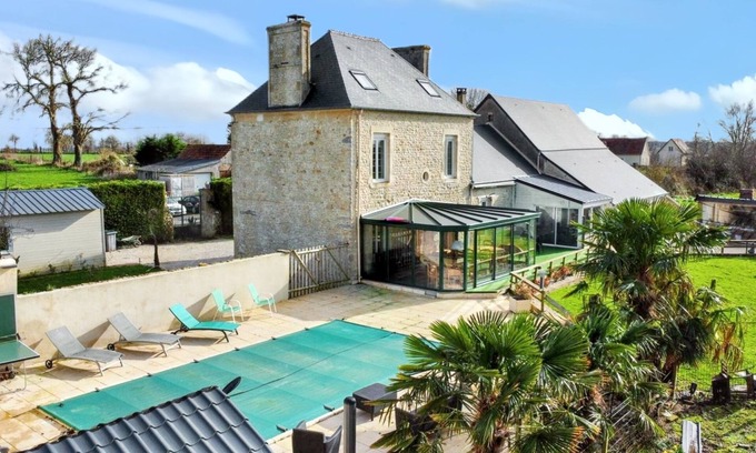 Saint-Germain-du-Pert Casa | Homerez - Casa en Saint-Germain-du-Pert