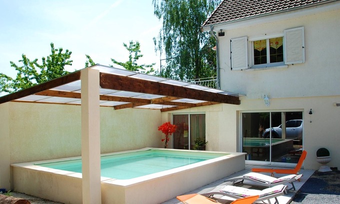 Thieblemont-Faremont Casa | Homerez - Casa para 5 pers. con piscina, jardín y balcón en Thiéblemont-Farémont