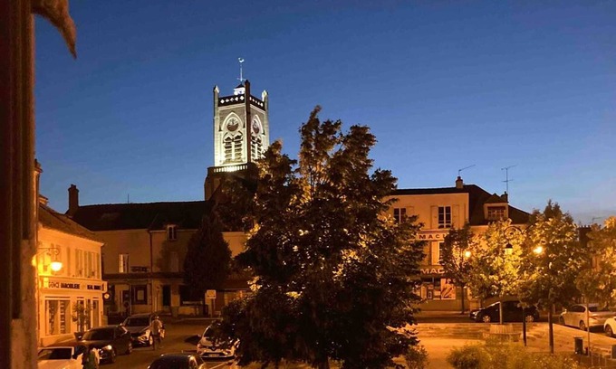 Neauphle-le-Chateau Casa | Homerez - Casa en Neauphle-le-Château