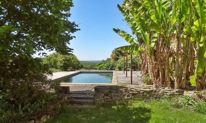 Saint-Amand-de-Coly Casa | Homerez - Casa para 6 pers. con piscina compartida en Saint Amand de Coly