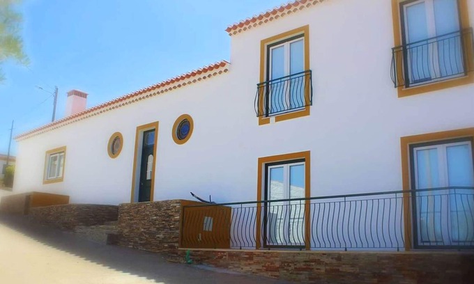 Mertola Casa | Homerez - Casa para 14 pers. con piscina, jardín y balcón en Corte de Pao E Agua