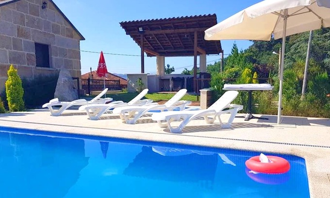 A Lama Casa | Homerez - Casa para 8 pers. con piscina, jacuzzi, jardín y terraza en Pontevedra