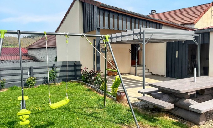 Quarre-les-Tombes Casa | Homerez - Casa en Bousson le Haut