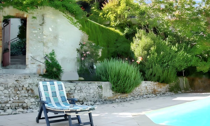 Buisson Casa | Homerez - House in Buisson with pool