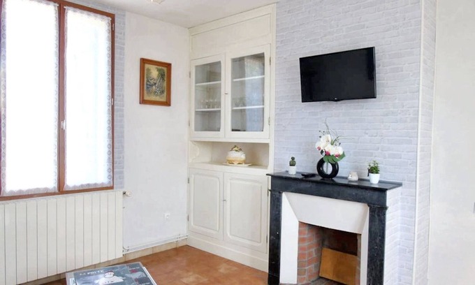 Avesnes-en-Val Casa | Homerez - House in Avesnes-en-Val