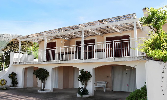 Marine de Saint Ambroggio Casa | Homerez - Casa en Lumio, vistas al mar