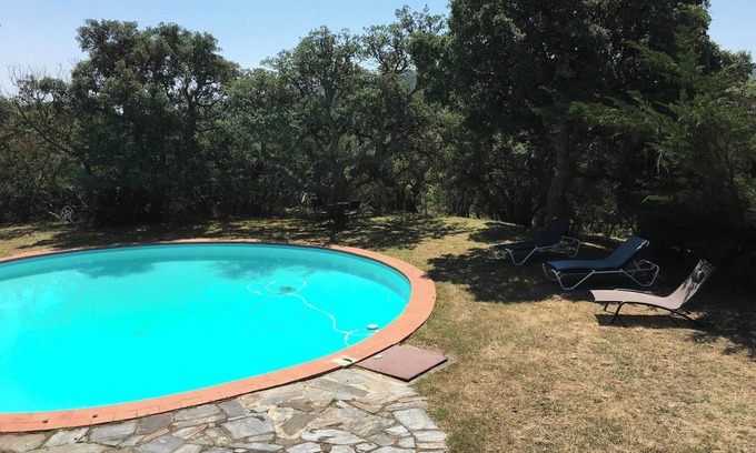 Montauriol Casa | Homerez - Encantadora casa en Montauriol con jardín y piscina privada.