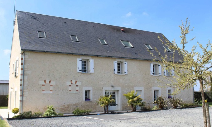 Saint-Epain Casa | Homerez - Gran casa acogedora en Saint-Épain con sala de recepción