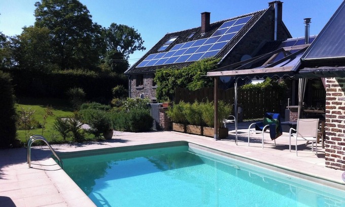 La Reid Casa | Homerez - Casa en Theux con piscina privada
