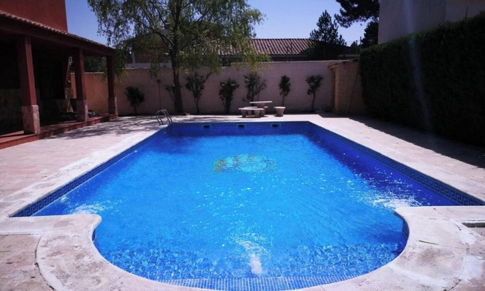 Arcas del Villar Villa | Homerez - Villa lujosa en Arcas, piscina privada
