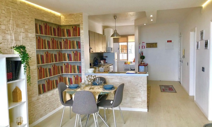 Imaculado Coracao de Maria Apartamento | Homerez - Apartamento moderno en Funchal con vista al mar 70 m²
