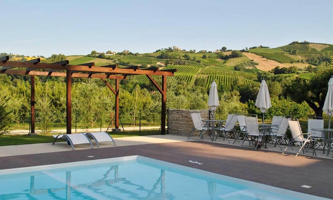 Montalto delle Marche Casa | Homerez - Casa para 6 pers. con piscina compartida en Montalto delle Marche