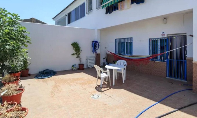 Fuente Vaqueros Apartamento | Homerez - Bonito apartamento para 6 pers. con terraza en Fuente Vaqueros